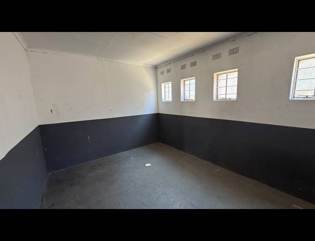 150M² WAREHOUSE TO LET IN WYNBERG